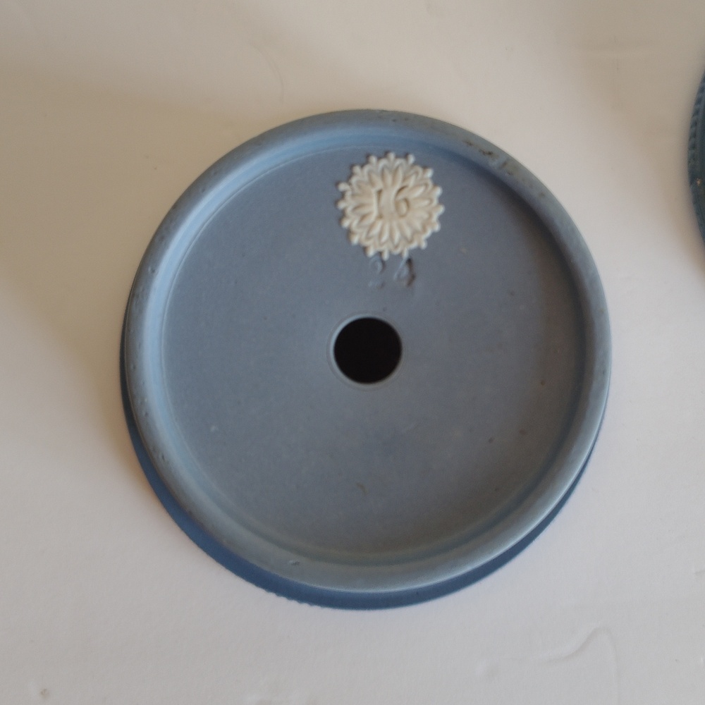 Wedgwood Jasperware Planter And Saucer Set 4 Inches Tall And 5 Inches Wide - Picture 5 of 8